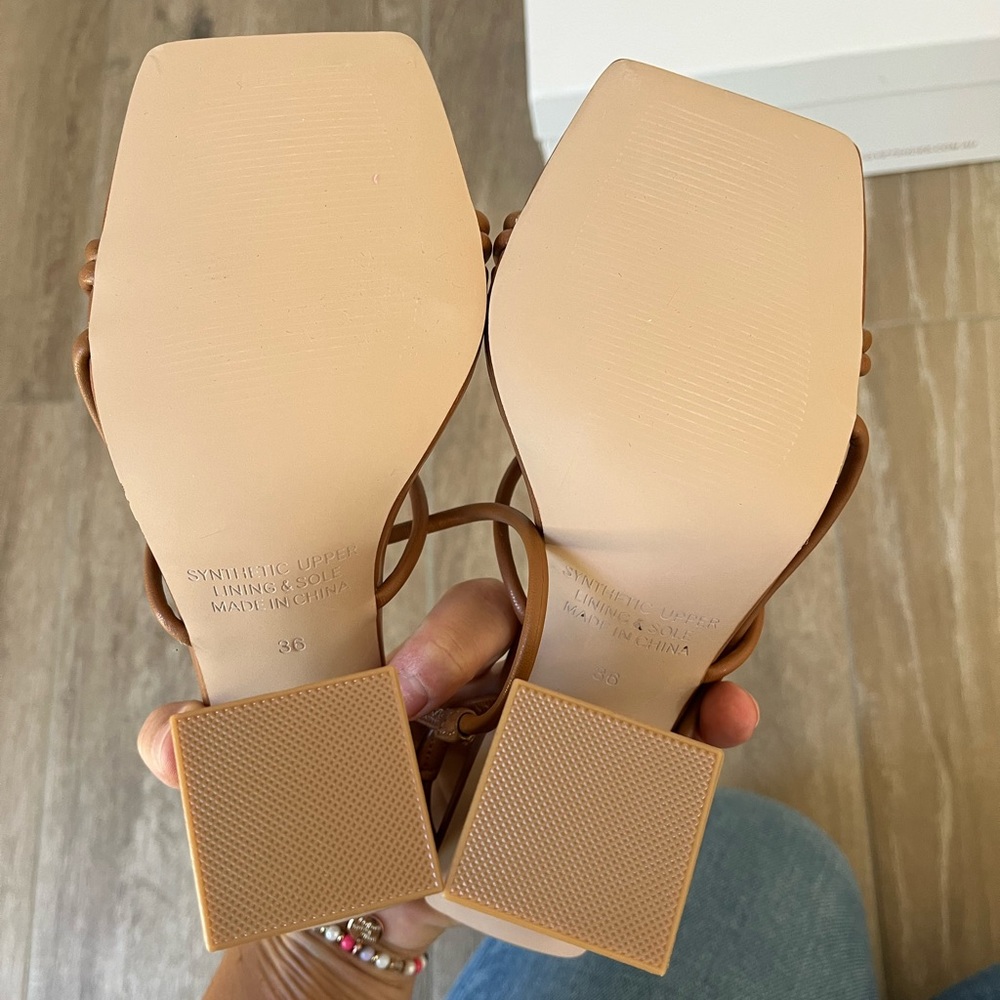 NWT Covet GISELLE tan heels.